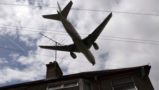 Besturen keuren motie goed voor billijke spreiding vluchten: “350 vliegtuigen per 24 uur boven ons hoofd is onaanvaardbaar”