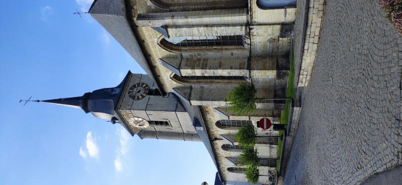 BEAKING NEWS: Man van 54 overleden op het kerkplein van Merchtem. Precieze omstandigheden worden verder onderzocht.