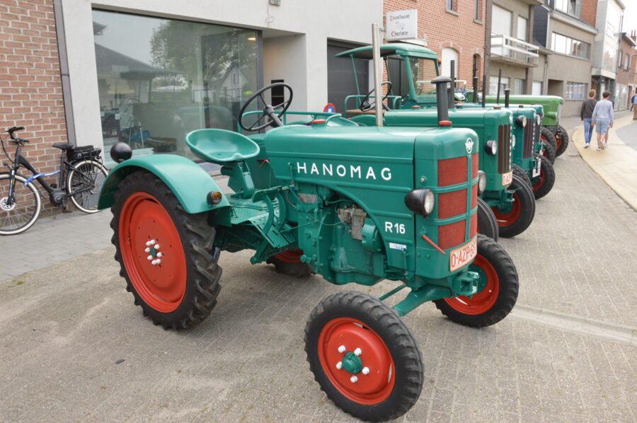 Opwijkse Retro Mobielen met tractorshow in Merchtem