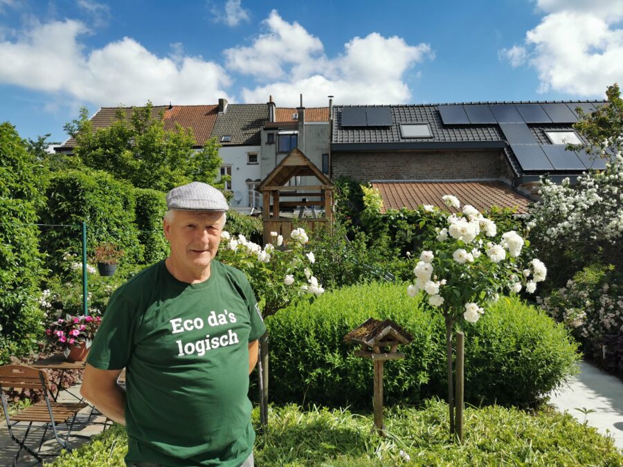 Dirk stelt 500m2 grote stadstuin open tijdens ecotuindagen: “Oud fabriekje omgevormd in oase van groen en rust”