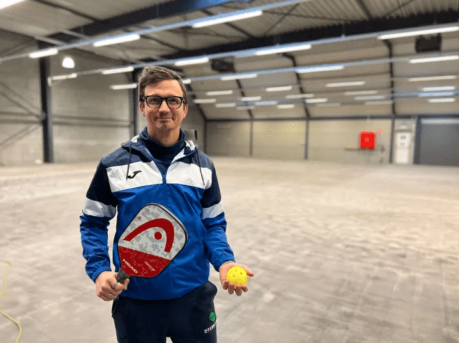 Eerste indoor pickleballclub van België opent de deuren in Dilbeek
