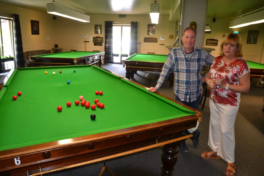 Dirk en Catherine sluiten na 35 jaar hun snookertaverne