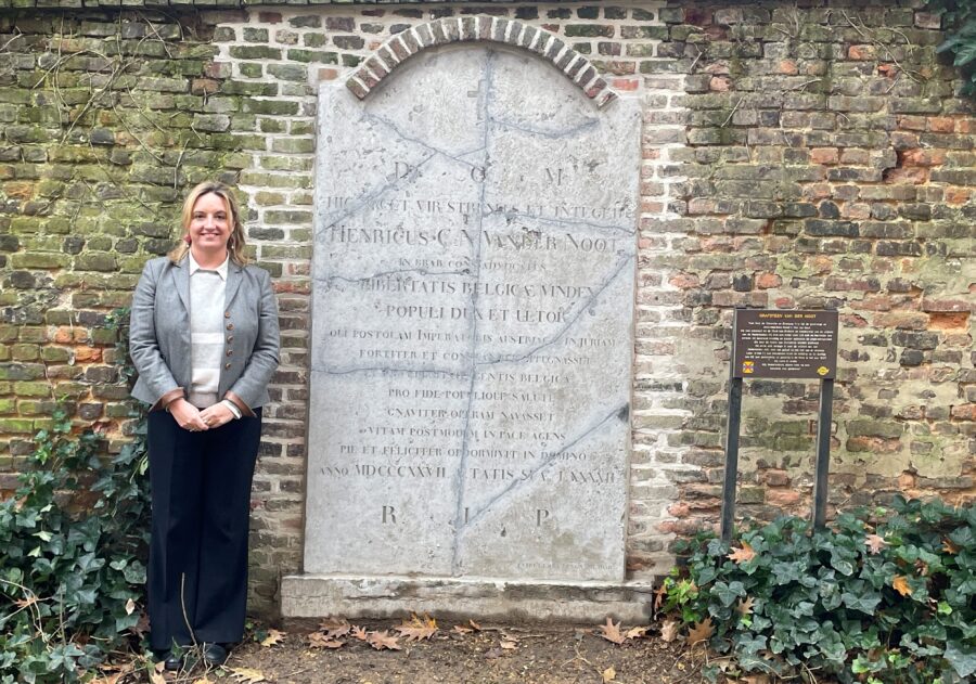 Grafsteen Hendrik Van der Noot hersteld: "Belangrijk dat we voortrekker Brabantse Omwenteling blijven eren"