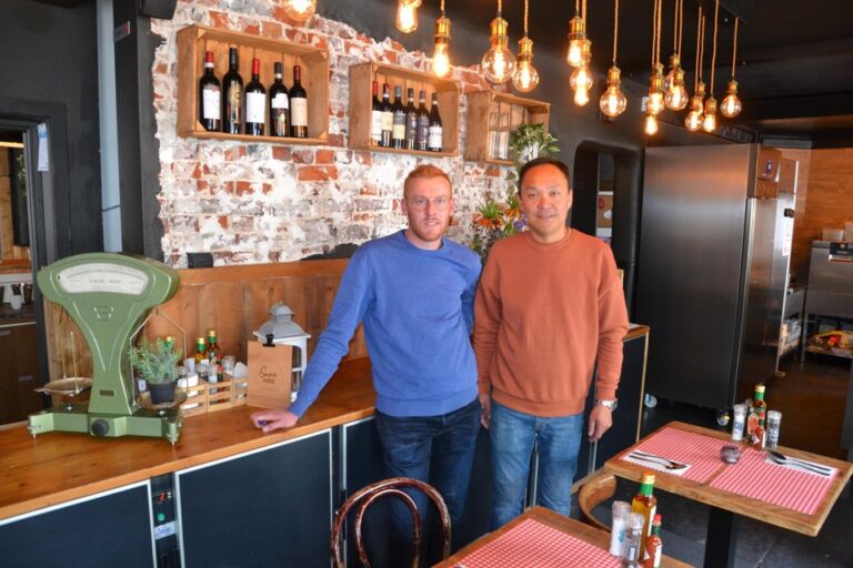 Simon en Matthijs nieuwe uitbaters van het spaghetti café in Asse.