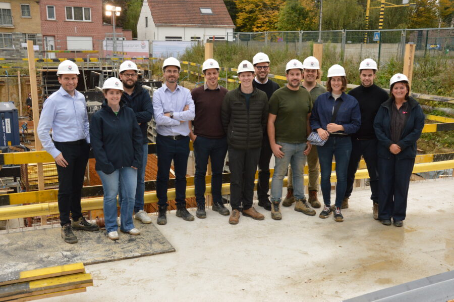 Eerstesteenlegging van de nieuwe MAI-school in Karenveld