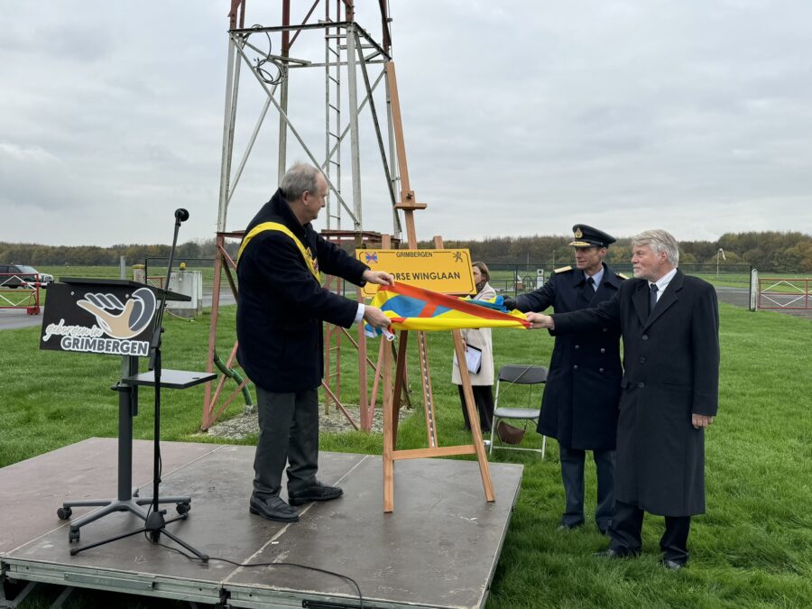 Eerbetoon aan gesneuvelde militairen met Noorse Winglaan