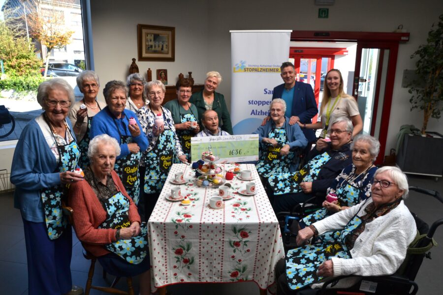 Bewoners Hingeheem bakken cupcakes ten voordele van Alzheimeronderzoek