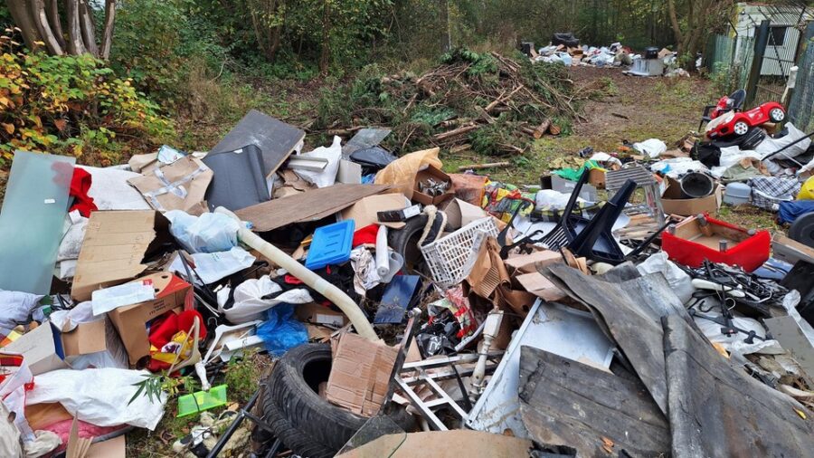 Groot sluikstort ontdekt langs A12