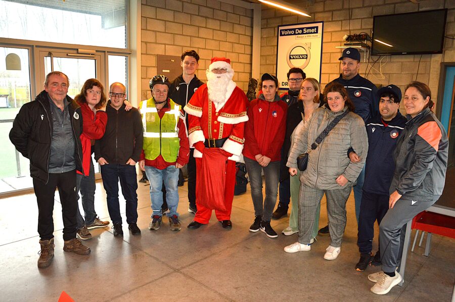 Kerstman op bezoek bij G-voetballers van KHO Wolvertem Merchtem