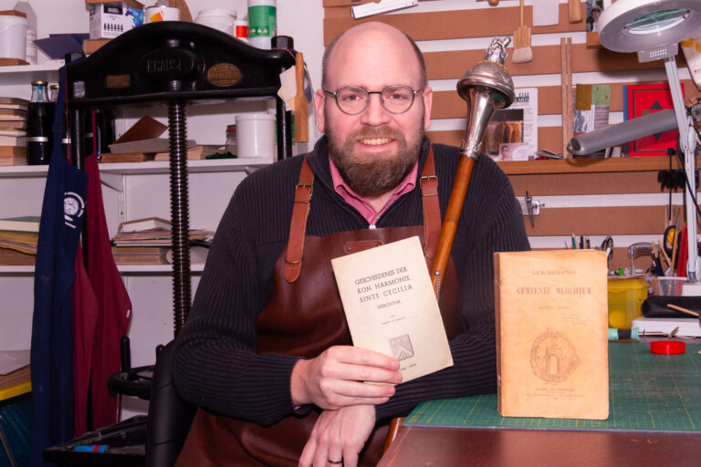 Tamboer-majoor Boris Horemans in De repair shop (VRT)