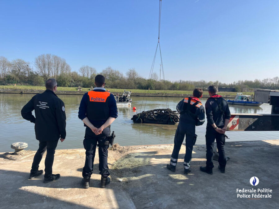 “27 wrakken uit het kanaal gehaald”: zoekactie Cel Vermiste Personen levert opvallende vangst op