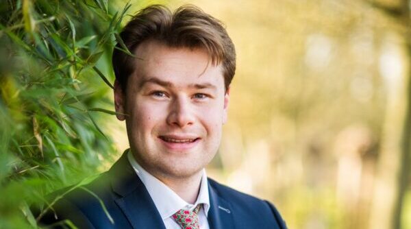 Schepen Reinhoud De Bosscher (N-VA): “Geen Nederlands? Geen steun!”