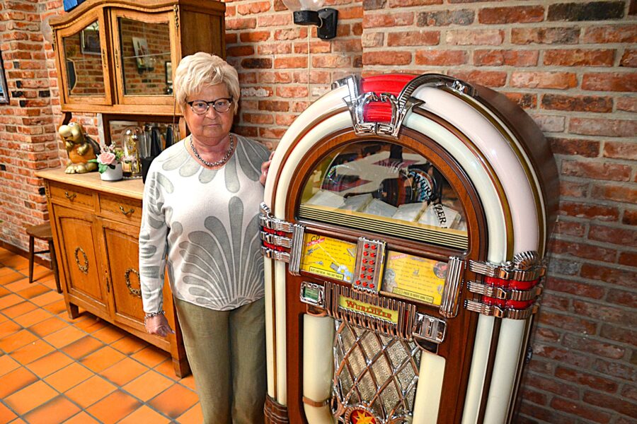 Mieke neemt afscheid van café De Rode Roos