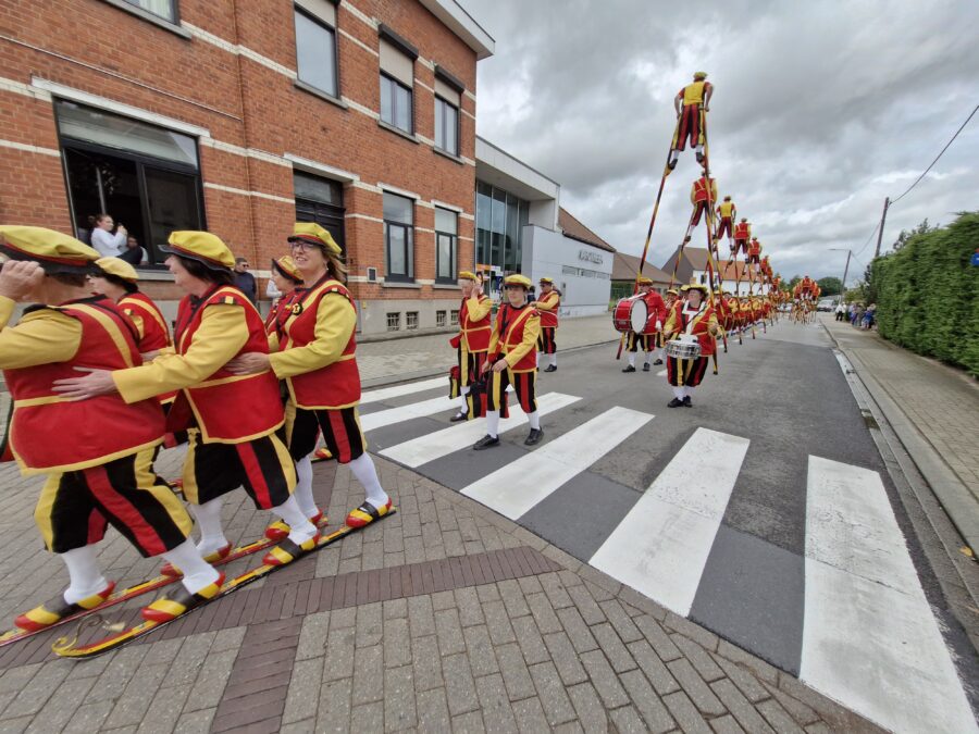 Koninklijke Steltenlopers Merchtem palmden Brussegem in