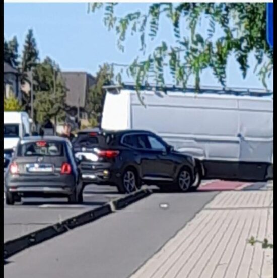 Brug aan het station in Zellik en de afrit van De Pontbeeklaan blijft voor ernstige problemen zorgen.