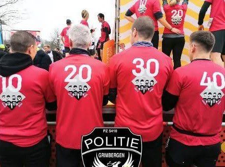 Politie loopt én verkoopt voor Kom op Tegen Kanker