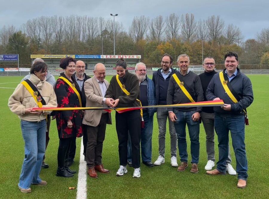 Veteranen trappen nieuw kunstgrasveld in tegen oud-Rode Duivels