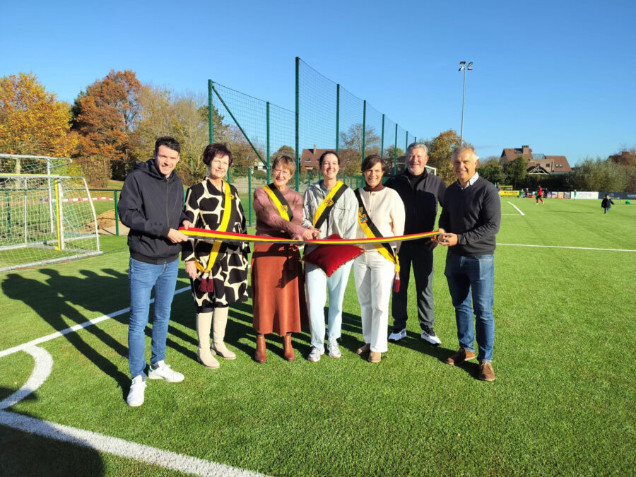 Vernieuwd kunstgrasveld op KFC Meise officieel geopend