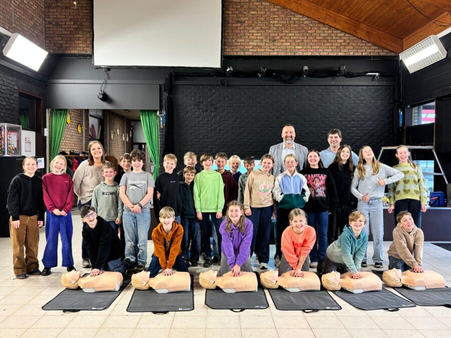 Opwijk investeert in jonge levensredders met “Reanimatie op School”