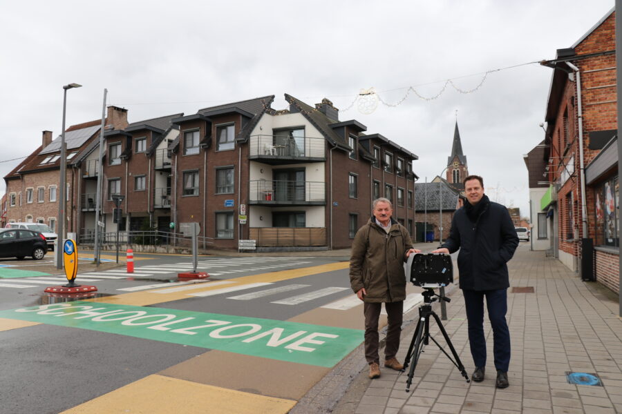 Opgelet in Merchtem, de mobiele snelheidscamera is er en die moet zorgen voor meer verkeersveiligheid