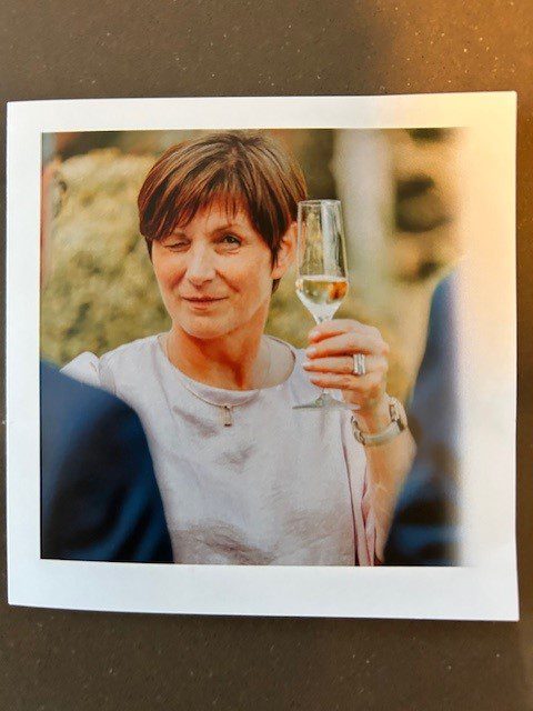 Massa mensen nemen afscheid van Griet(je) Walrave