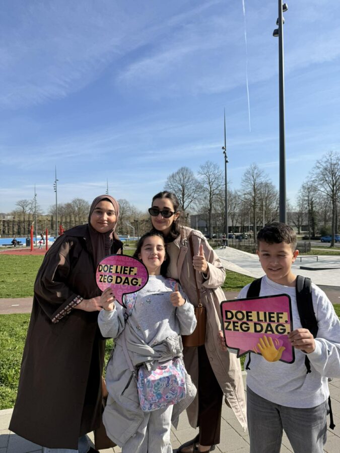 Doe lief. Zeg dag. Assese Jeugdraad zet aan tot groeten