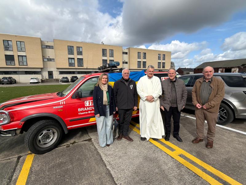 Brandweerzone Vlaams-Brabant West schonk brandweermateriaal aan Actie Pater Karel