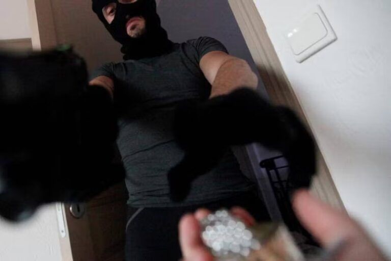 Echtpaar uit Mollem geweldadig beroofd tijdens home jacking.